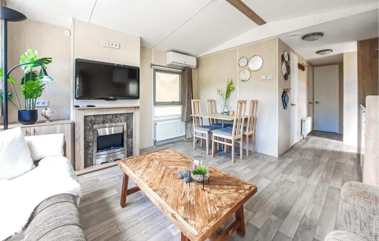 3 Bedroom Beautiful Home In Heinkenszand Exterior photo
